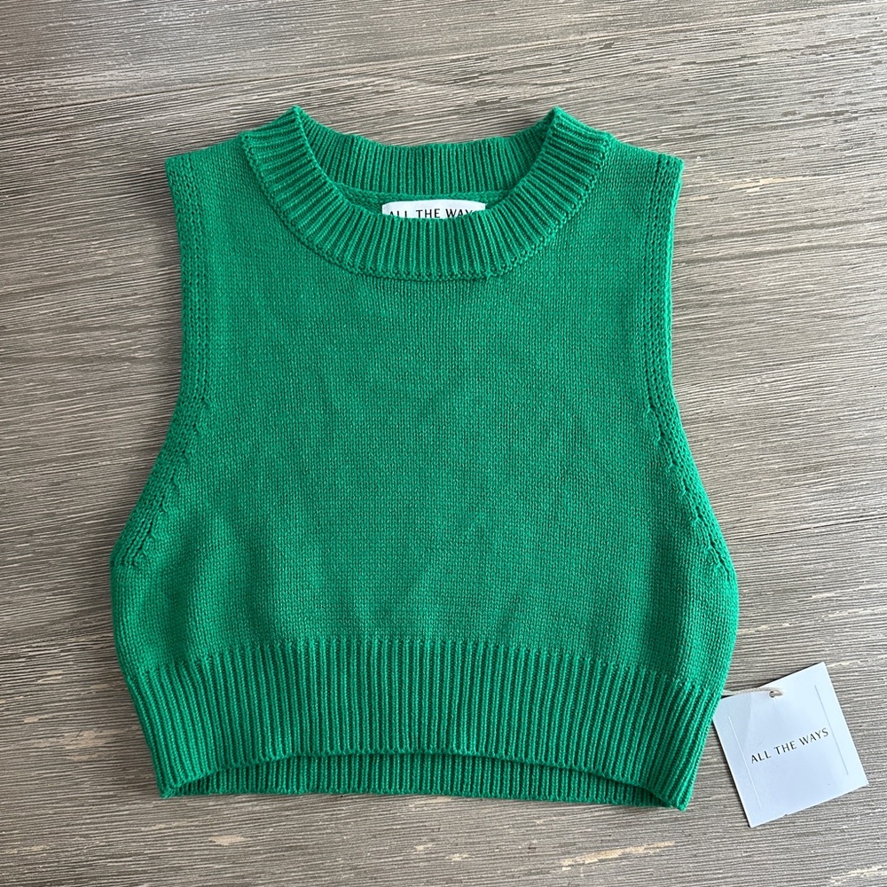 NWT All The Ways- Green Sleeveless Knit Crop Top